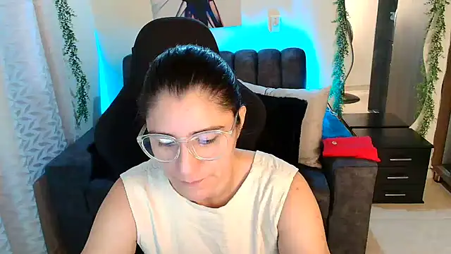LUCYMILF SEXY online show from 14, 6, 2026