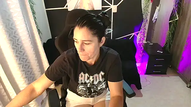 LUCYMILF SEXY online show from 17, 5, 2026