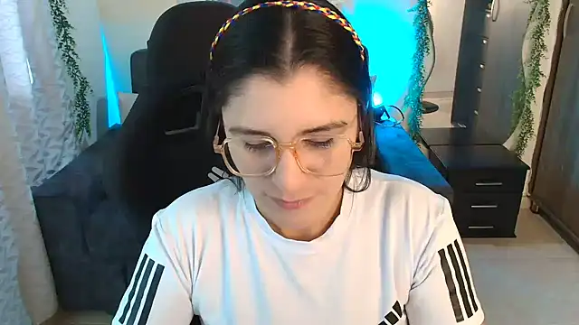 LUCYMILF SEXY online show from 27, 6, 2026