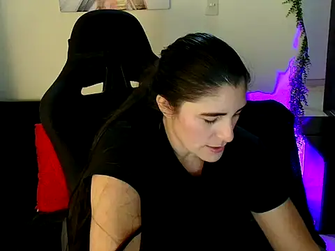 LUCYMILF SEXY online show from 22, 5, 2026