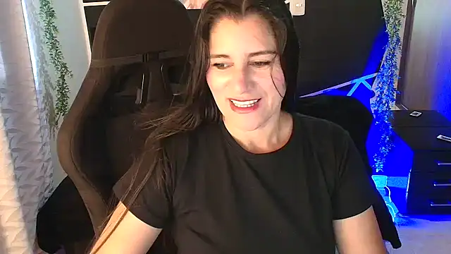LUCYMILF SEXY online show from 18, 5, 2026