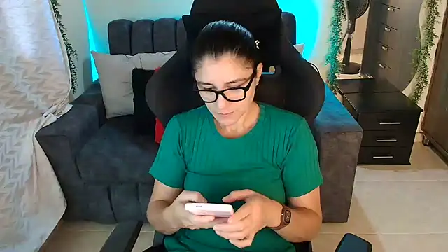LUCYMILF SEXY online show from 5, 7, 2026
