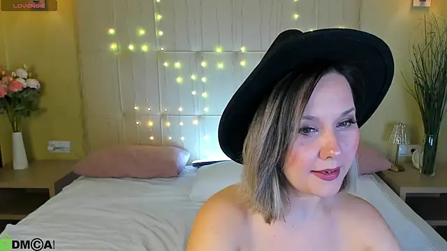 Nikki Mi1k online show from 17, 5, 2026