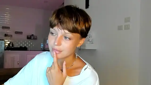 Snapshot of DollieRush chatting on 19, 6, 2026 DollieRush online show from 19, 6, 2026