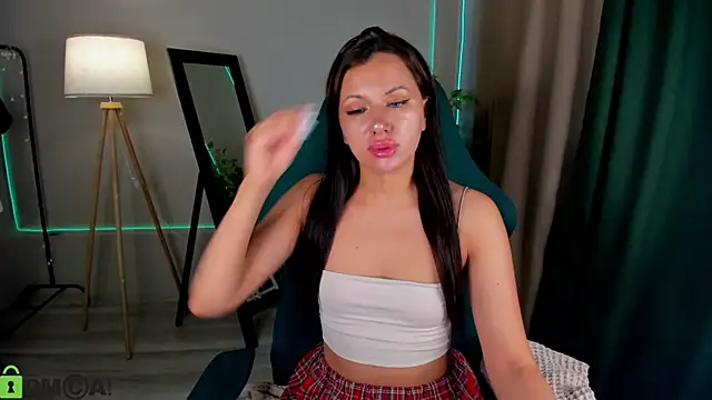 Snapshot of VeloraLuxe chatting on 14, 6, 2026 VeloraLuxe online show from 14, 6, 2026
