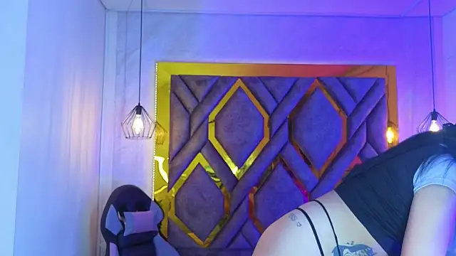 Snapshot of Ey_Im_simone_ chatting on 5, 6, 2026 Ey Im simone online show from 5, 6, 2026