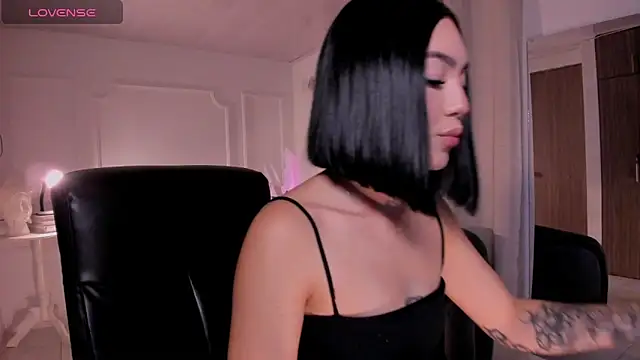 Snapshot of Violet_Harmon_ chatting on 4, 6, 2026 Violet Harmon online show from 4, 6, 2026