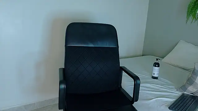 Snapshot of LexaDominant__ chatting on 3, 6, 2026 LexaDominant online show from 3, 6, 2026