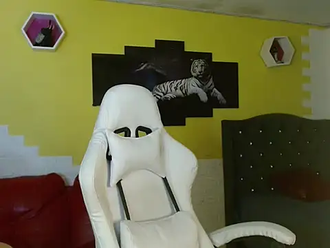 Snapshot of naomis_36 chatting on 14, 5, 2026 naomis 36 online show from 14, 5, 2026