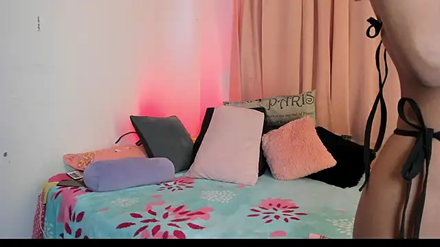 Snapshot of Sophiie_dreams chatting on 25, 7, 2026 Sophiie dreams online show from 25, 7, 2026