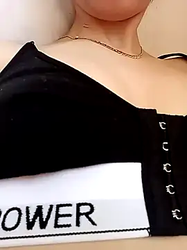 Louulou Hotgirl online show from 19, 5, 2026