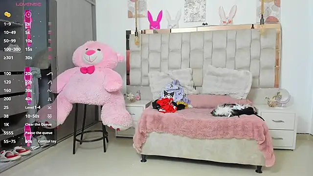 Snapshot of MaddyReyes chatting on 3, 6, 2026 MaddyReyes online show from 3, 6, 2026