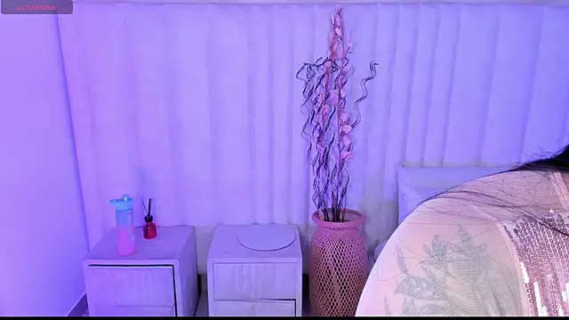 Amara lunee online show from 8, 5, 2026