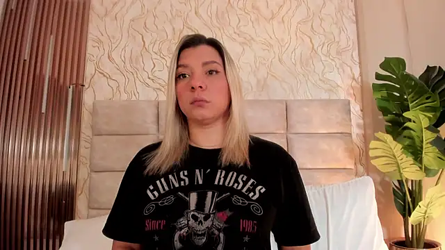 GinaSalanne online show from 8, 6, 2026