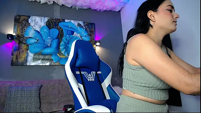Snapshot of ElizabethAndEliana chatting on 13, 5, 2026 ElizabethAndEliana online show from 13, 5, 2026