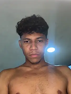Snapshot of thecamilo chatting on 6, 5, 2026 thecamilo online show from 6, 5, 2026