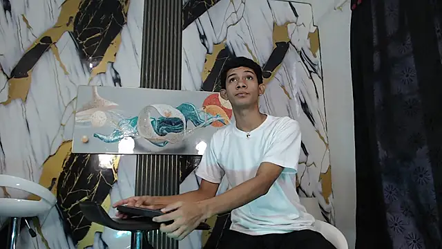 Snapshot of TWINKS_BOYSX chatting on 2, 6, 2026 TWINKS BOYSX online show from 2, 6, 2026