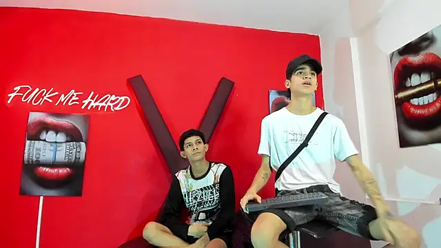 Snapshot of TWINKS_BOYSX chatting on 18, 5, 2026 TWINKS BOYSX online show from 18, 5, 2026