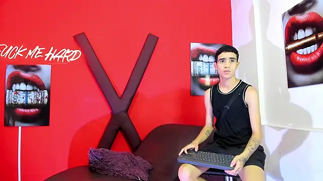 Snapshot of TWINKS_BOYSX chatting on 8, 5, 2026 TWINKS BOYSX online show from 8, 5, 2026