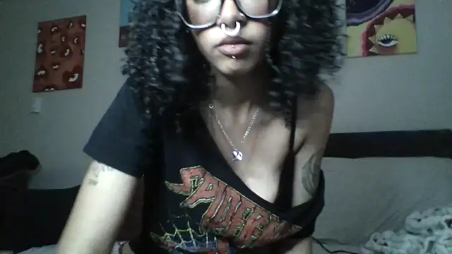 MommieMia online show from 7, 5, 2026