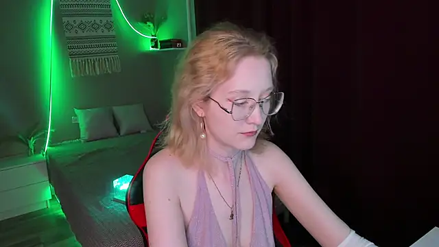 Snapshot of LunaTerry chatting on 14, 7, 2026 LunaTerry online show from 14, 7, 2026