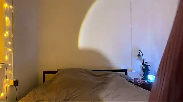 MoonlitMuse82 online show from 5, 5, 2026