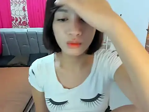 Snapshot of TsUncutTrisha chatting on 7, 5, 2026 TsUncutTrisha online show from 7, 5, 2026