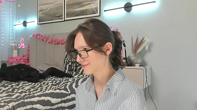 Snapshot of CortneyCagey chatting on 10, 6, 2026 CortneyCagey online show from 10, 6, 2026