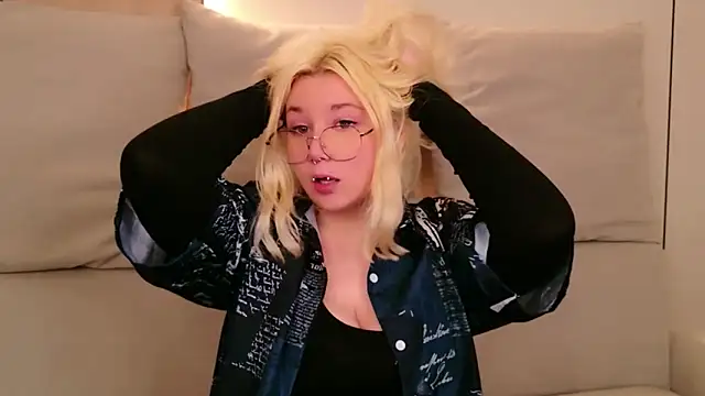 Snapshot of Cassey_Well chatting on 20, 5, 2026 Cassey Well online show from 20, 5, 2026