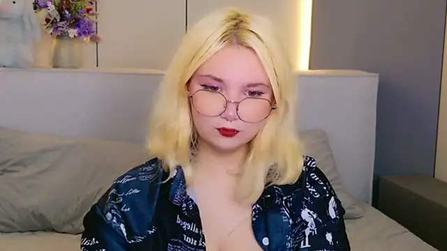 Snapshot of Cassey_Well chatting on 25, 5, 2026 Cassey Well online show from 25, 5, 2026