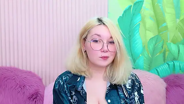 Snapshot of Cassey_Well chatting on 10, 5, 2026 Cassey Well online show from 10, 5, 2026