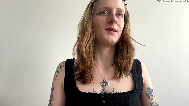 Snapshot of LaraLovely chatting on 4, 6, 2026 LaraLovely online show from 4, 6, 2026