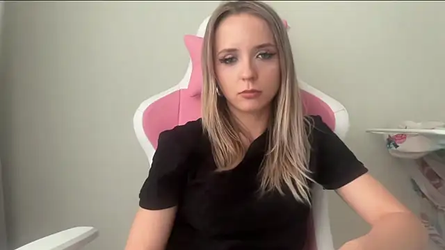Snapshot of SisiBunny chatting on 11, 6, 2026 SisiBunny online show from 11, 6, 2026