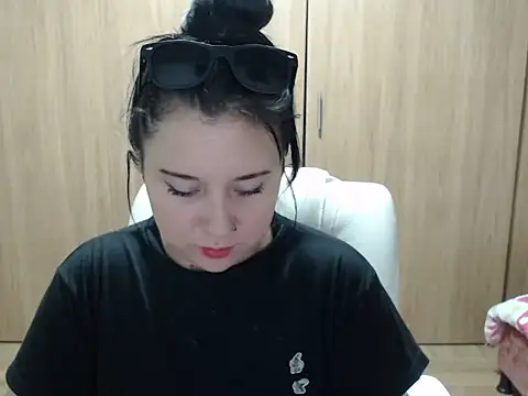 Snapshot of Haileey_ross chatting on 26, 6, 2026 Haileey ross online show from 26, 6, 2026