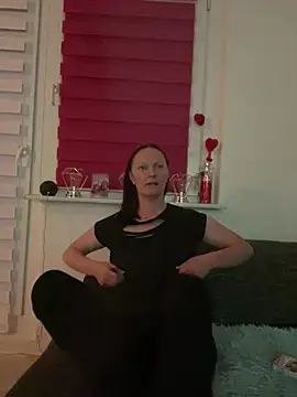 LindaLee90 online show from 25, 6, 2026