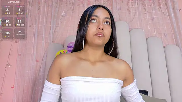Snapshot of Hollyyqueen_ chatting on 17, 6, 2026 Hollyyqueen online show from 17, 6, 2026