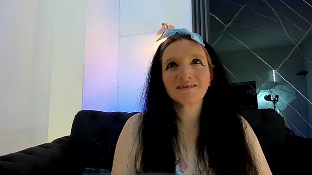 CloeMature online show from 2, 8, 2026