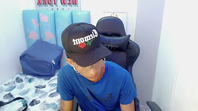 Snapshot of liam_play chatting on 11, 5, 2026 liam play online show from 11, 5, 2026