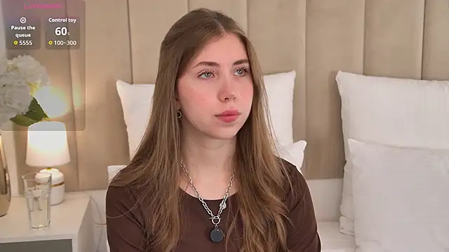 EvaAkiins online show from 6, 5, 2026