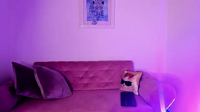 Isabella Meyer online show from 6, 5, 2026