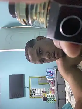 Snapshot of luis0570 chatting on 7, 6, 2026 luis0570 online show from 7, 6, 2026