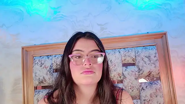 Snapshot of violeta_duval chatting on 14, 5, 2026 violeta duval online show from 14, 5, 2026