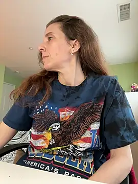 Snapshot of Raevyn chatting on 4, 7, 2026 Raevyn online show from 4, 7, 2026