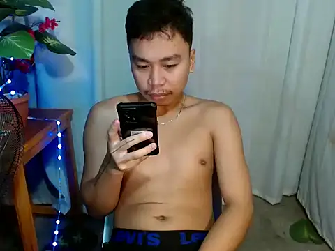 Snapshot of urasiankevin chatting on 8, 7, 2026 urasiankevin online show from 8, 7, 2026