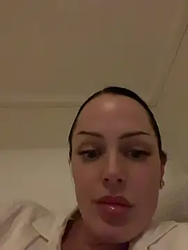 Snapshot of molotovmami chatting on 23, 6, 2026 molotovmami online show from 23, 6, 2026