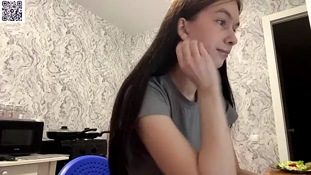 Snapshot of HinaDesire chatting on 12, 5, 2026 HinaDesire online show from 12, 5, 2026