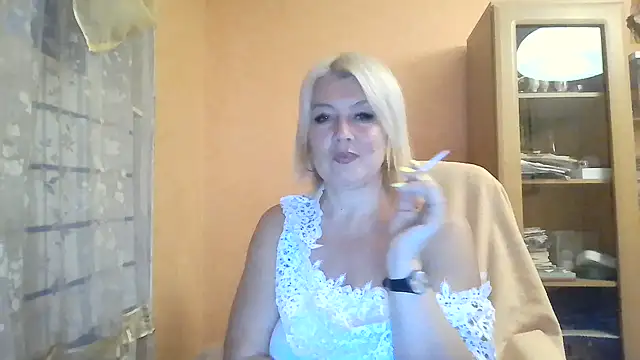 Snapshot of MollyyJoyy chatting on 19, 6, 2026 MollyyJoyy online show from 19, 6, 2026