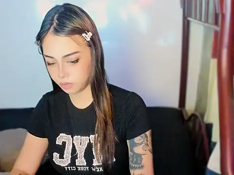 Snapshot of ArianaLore chatting on 3, 6, 2026 ArianaLore online show from 3, 6, 2026