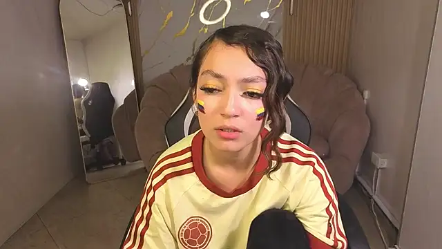 Cinnamon b online show from 18, 6, 2026