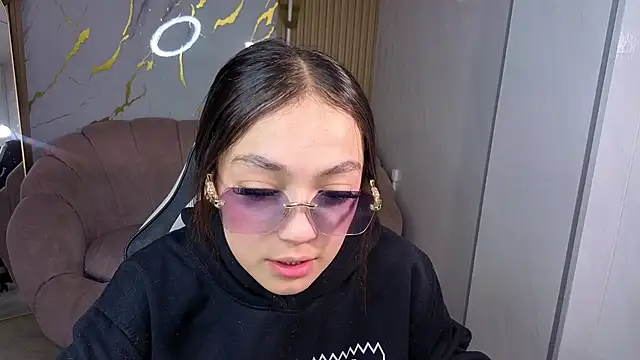 Cinnamon b online show from 21, 6, 2026